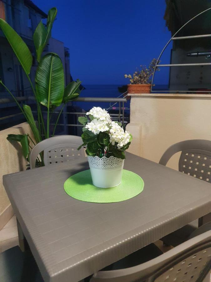 Casa Vacanze Aci Trezza In Front Of The Sea 아치카스텔로 외부 사진