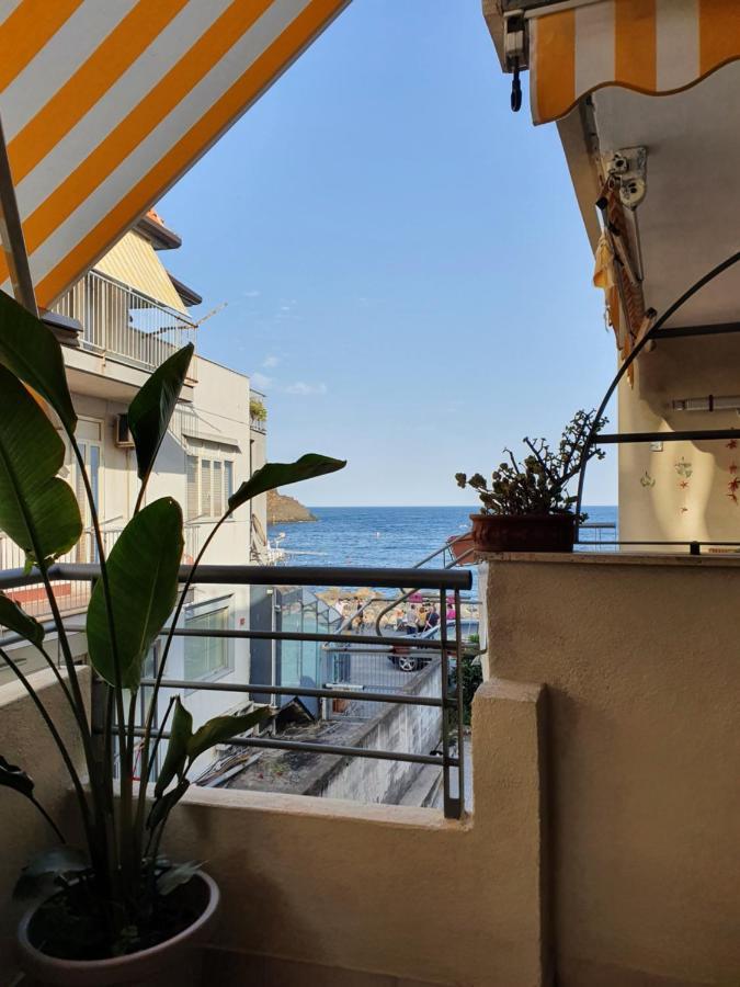 Casa Vacanze Aci Trezza In Front Of The Sea 아치카스텔로 외부 사진